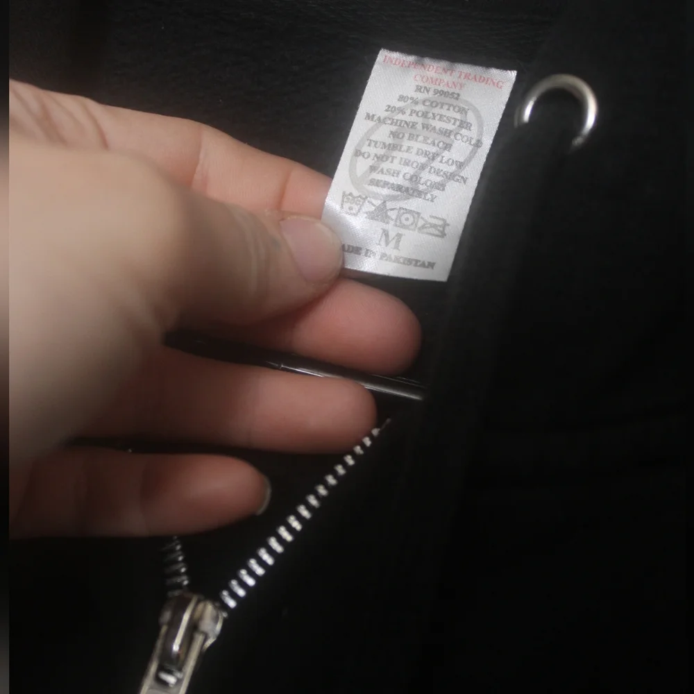🤘Five finger death punch🤘 zip-up hoodie - Picture 3 of 4